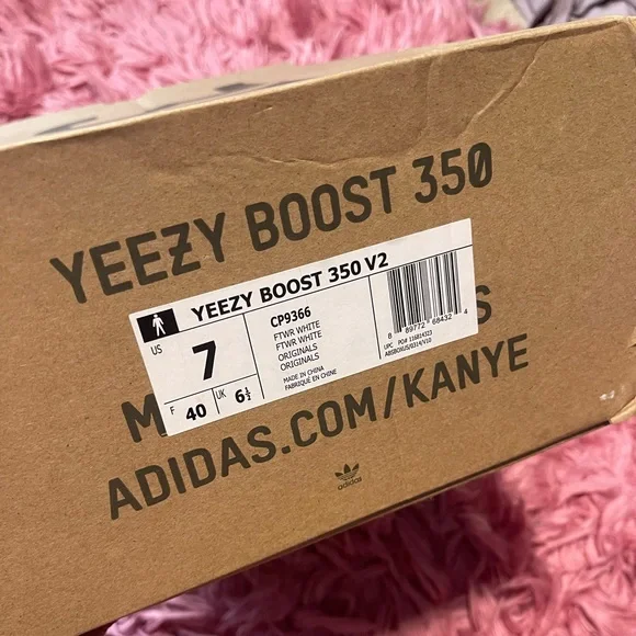 Brand new never been worn before Yeezy 350 v2 - Picture 12 of 12